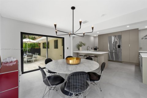 House in Miami, Florida 3 bedrooms, 164.9 sq.m. № 1965407 - photo 18