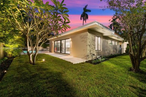 House in Miami, Florida 3 bedrooms, 164.9 sq.m. № 1965407 - photo 2