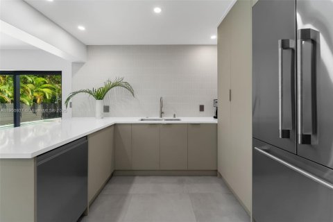 House in Miami, Florida 3 bedrooms, 164.9 sq.m. № 1965407 - photo 20