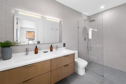 House in Miami, Florida 3 bedrooms, 164.9 sq.m. № 1965407 - photo 30