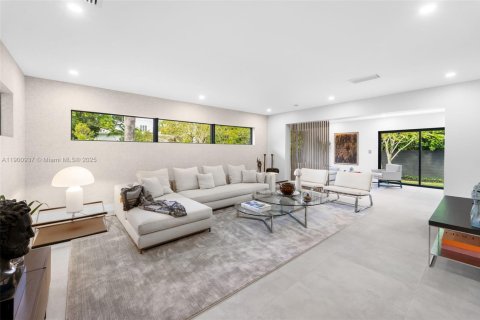 House in Miami, Florida 3 bedrooms, 164.9 sq.m. № 1965407 - photo 12