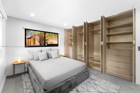 House in Miami, Florida 3 bedrooms, 164.9 sq.m. № 1965407 - photo 26