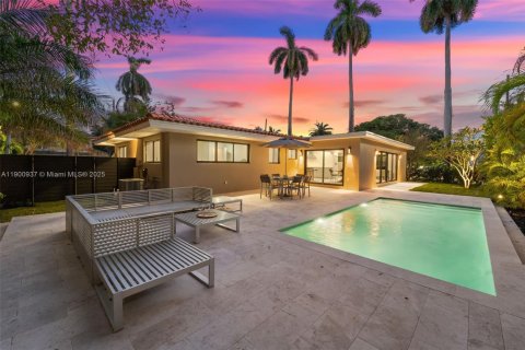 House in Miami, Florida 3 bedrooms, 164.9 sq.m. № 1965407 - photo 6