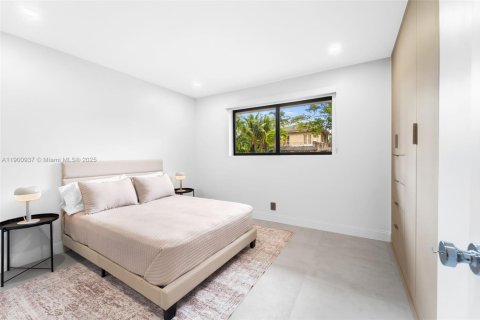 House in Miami, Florida 3 bedrooms, 164.9 sq.m. № 1965407 - photo 22