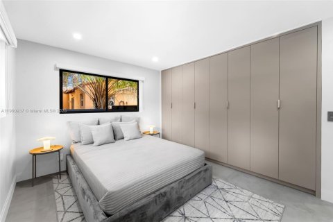 House in Miami, Florida 3 bedrooms, 164.9 sq.m. № 1965407 - photo 25