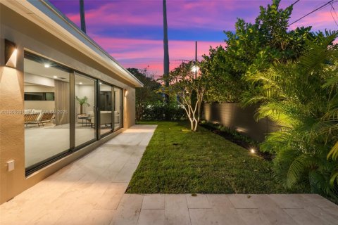 House in Miami, Florida 3 bedrooms, 164.9 sq.m. № 1965407 - photo 9