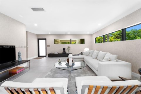 House in Miami, Florida 3 bedrooms, 164.9 sq.m. № 1965407 - photo 14