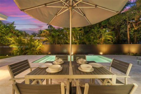 House in Miami, Florida 3 bedrooms, 164.9 sq.m. № 1965407 - photo 8