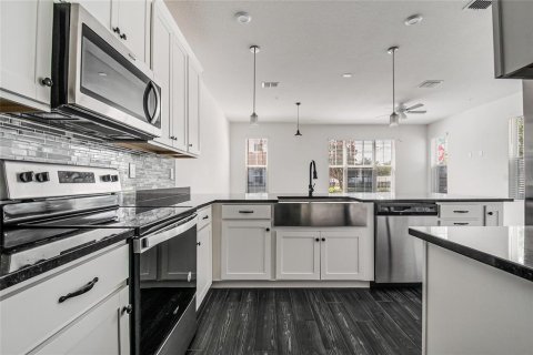 Townhouse in Orlando, Florida 3 bedrooms, 148.36 sq.m. № 2157310 - photo 2