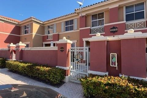 Condominio en Doral, Florida, 2 dormitorios  № 2000265
