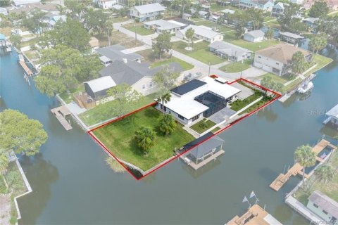 House in Crystal River, Florida 2 bedrooms, 204.38 sq.m. № 2228303 - photo 2