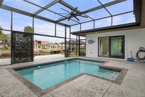 House in Crystal River, Florida 2 bedrooms, 204.38 sq.m. № 2228303 - photo 3