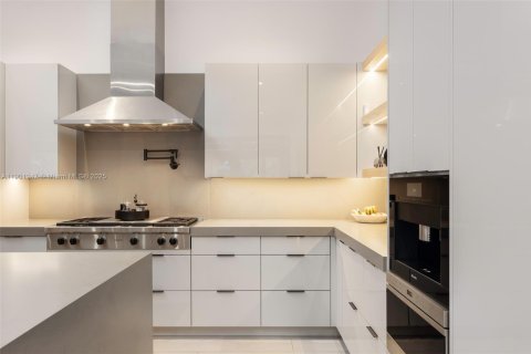 Купить виллу или дом в Дейви, Флорида 5 спален, 351.26м2, № 2061544 - фото 14