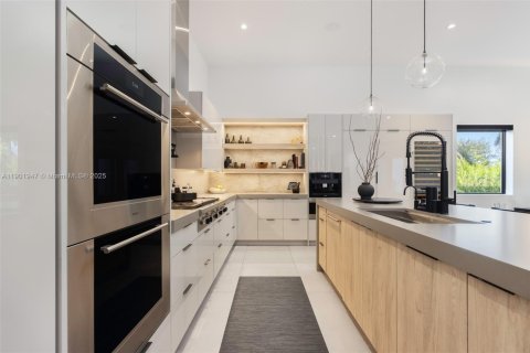 Купить виллу или дом в Дейви, Флорида 5 спален, 351.26м2, № 2061544 - фото 13