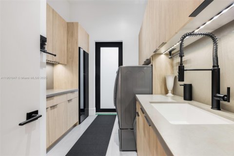 Купить виллу или дом в Дейви, Флорида 5 спален, 351.26м2, № 2061544 - фото 30