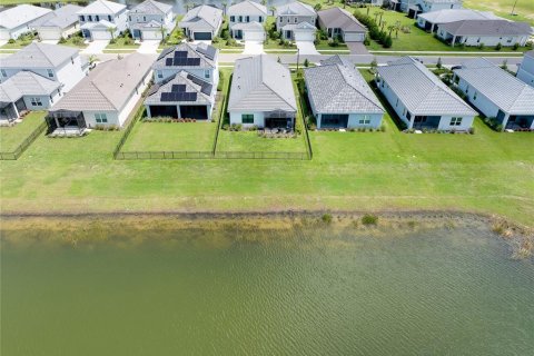 House in Sarasota, Florida 3 bedrooms, 172.98 sq.m. № 1824282 - photo 6