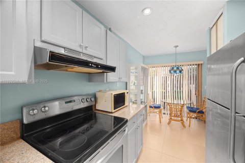 Adosado en venta en Dania Beach, Florida, 2 dormitorios, 120.03 m2 № 2019193 - foto 12