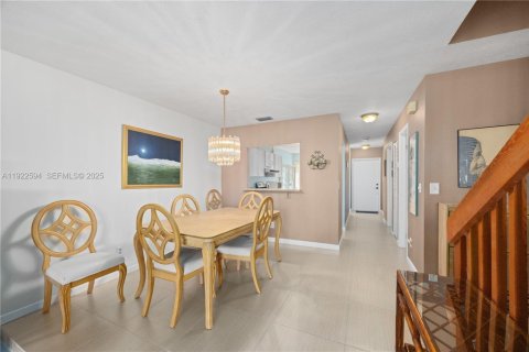 Adosado en venta en Dania Beach, Florida, 2 dormitorios, 120.03 m2 № 2019193 - foto 9