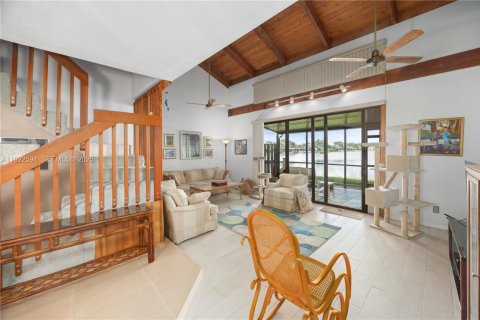 Adosado en venta en Dania Beach, Florida, 2 dormitorios, 120.03 m2 № 2019193 - foto 2