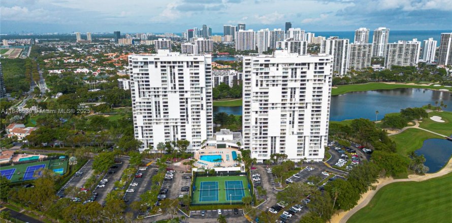 Condo in Aventura, Florida, 2 bedrooms  № 2061263