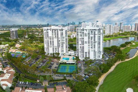 Condo in Aventura, Florida, 2 bedrooms  № 2061263 - photo 22