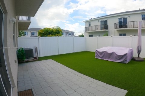 Townhouse in Homestead, Florida 3 bedrooms, 151.24 sq.m. № 1832420 - photo 15