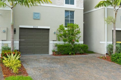 Townhouse in Homestead, Florida 3 bedrooms, 151.24 sq.m. № 1832420 - photo 1