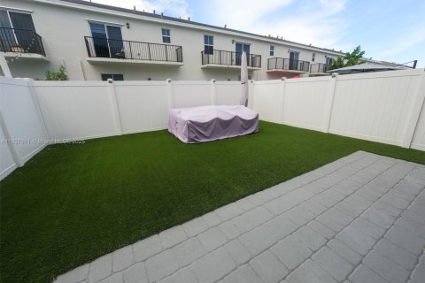 Townhouse in Homestead, Florida 3 bedrooms, 151.24 sq.m. № 1832420 - photo 14