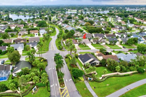 House in Wellington, Florida 2 bedrooms, 126.9 sq.m. № 777995 - photo 1