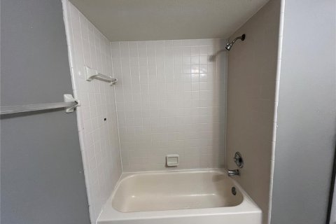 House in Oviedo, Florida 3 bedrooms, 114.46 sq.m. № 1895059 - photo 18