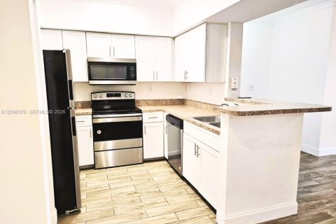 Copropriété à vendre à Pembroke Pines, Floride: 1 chambre, 64.1 m2 № 2390405 - photo 2