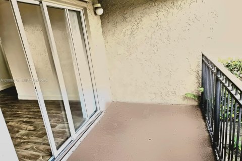Copropriété à vendre à Pembroke Pines, Floride: 1 chambre, 64.1 m2 № 2390405 - photo 10