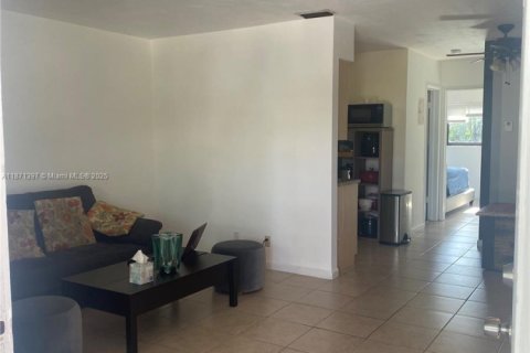 Apartment in Fort Lauderdale, Florida 1 bedroom, 1027.96 sq.m. № 1897820 - photo 4