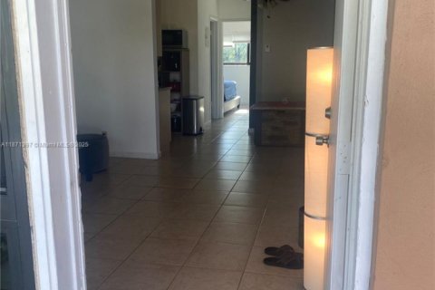 Apartment in Fort Lauderdale, Florida 1 bedroom, 1027.96 sq.m. № 1897820 - photo 2