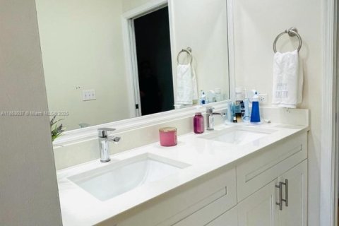 House in Pembroke Pines, Florida 3 bedrooms, 117.24 sq.m. № 1872361 - photo 29