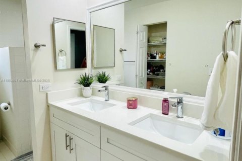 House in Pembroke Pines, Florida 3 bedrooms, 117.24 sq.m. № 1872361 - photo 25