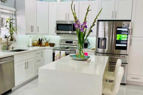 House in Pembroke Pines, Florida 3 bedrooms, 117.24 sq.m. № 1872361 - photo 9