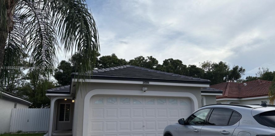 House in Pembroke Pines, Florida 3 bedrooms, 117.24 sq.m. № 1872361