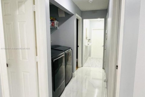 House in Pembroke Pines, Florida 3 bedrooms, 117.24 sq.m. № 1872361 - photo 30