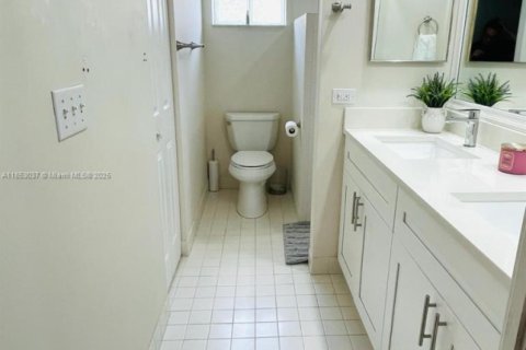 House in Pembroke Pines, Florida 3 bedrooms, 117.24 sq.m. № 1872361 - photo 26