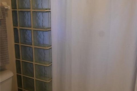 Снять в аренду виллу или дом в Норт-Порт, Флорида 10 комнат, 160.54м2, № 2109342 - фото 17