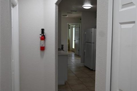 Снять в аренду виллу или дом в Норт-Порт, Флорида 10 комнат, 160.54м2, № 2109342 - фото 24