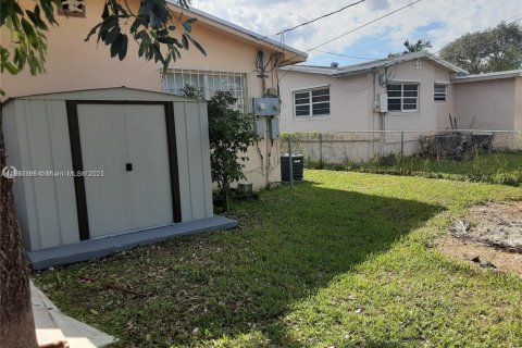 Commercial property in Hallandale Beach, Florida 152.36 sq.m. № 1945349 - photo 19