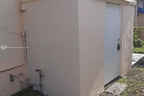 Commercial property in Hallandale Beach, Florida 152.36 sq.m. № 1945349 - photo 20