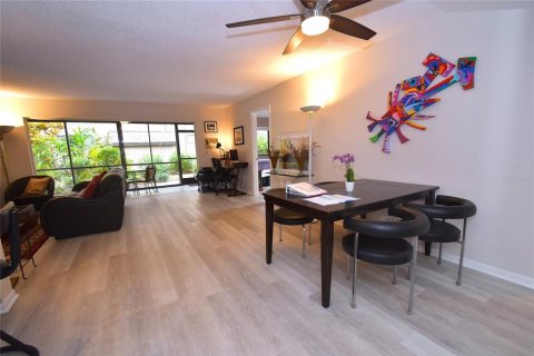 Condo in Sarasota, Florida, 2 bedrooms  № 1299709 - photo 6