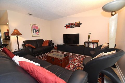 Condo in Sarasota, Florida, 2 bedrooms  № 1299709 - photo 11