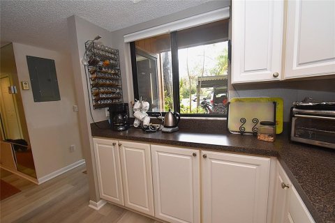 Condo in Sarasota, Florida, 2 bedrooms  № 1299709 - photo 8