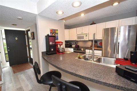 Condo in Sarasota, Florida, 2 bedrooms  № 1299709 - photo 9