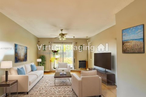 Condo in Pembroke Pines, Florida, 2 bedrooms № 1988359 - photo 8