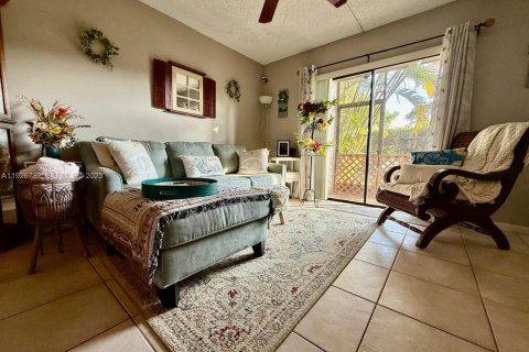 Condo in Pembroke Pines, Florida, 2 bedrooms № 1988359 - photo 9